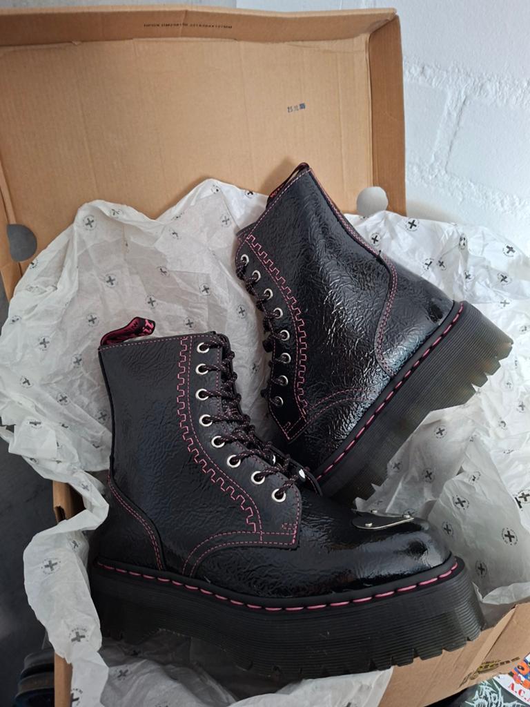 Dr. Martens Jadon TP, Black Distressed Patent Maat: 40, Kleding | Dames, Schoenen, Zwart, Lage of Enkellaarzen, Nieuw, Ophalen of Verzenden
