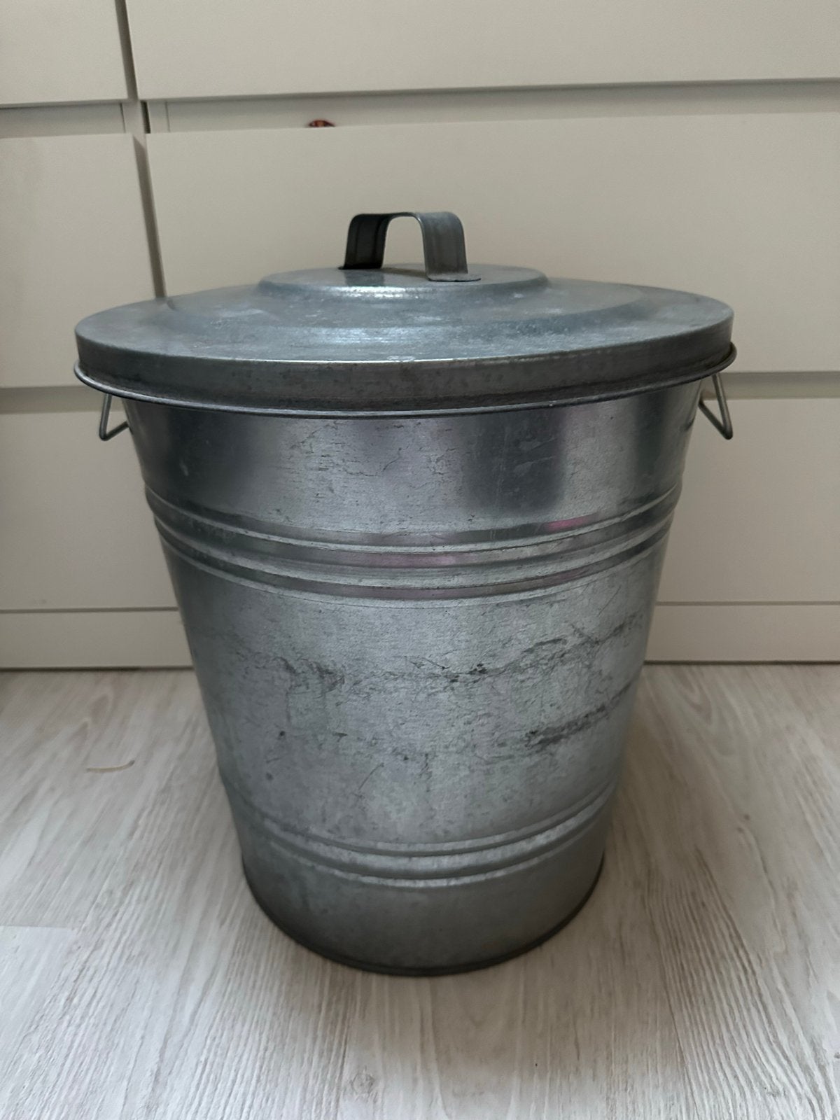 Dille & Kamille Zinken Emmer met Deksel - Vintage Look, Huis en Inrichting, Woonaccessoires | Prullenbakken, 10 tot 20 liter, Ophalen