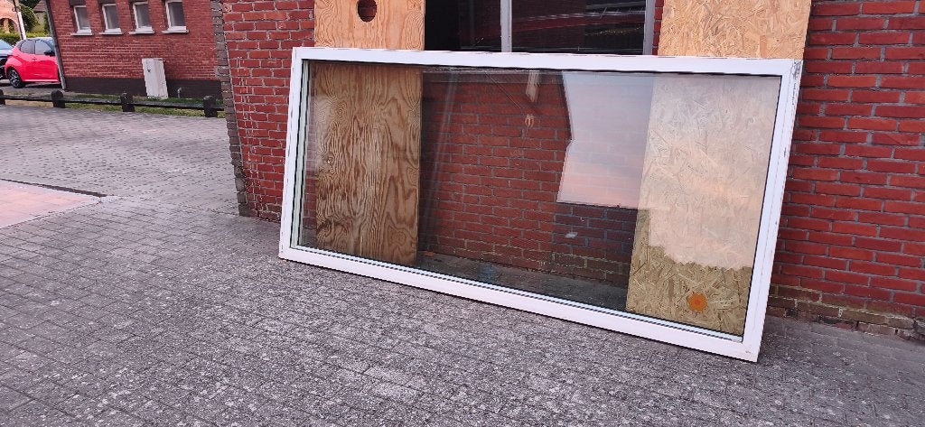 2 grote PVC ramen, Doe-het-zelf en Verbouw, Ophalen, Gevelraam of Ruit, 120 tot 160 cm, Zo goed als nieuw