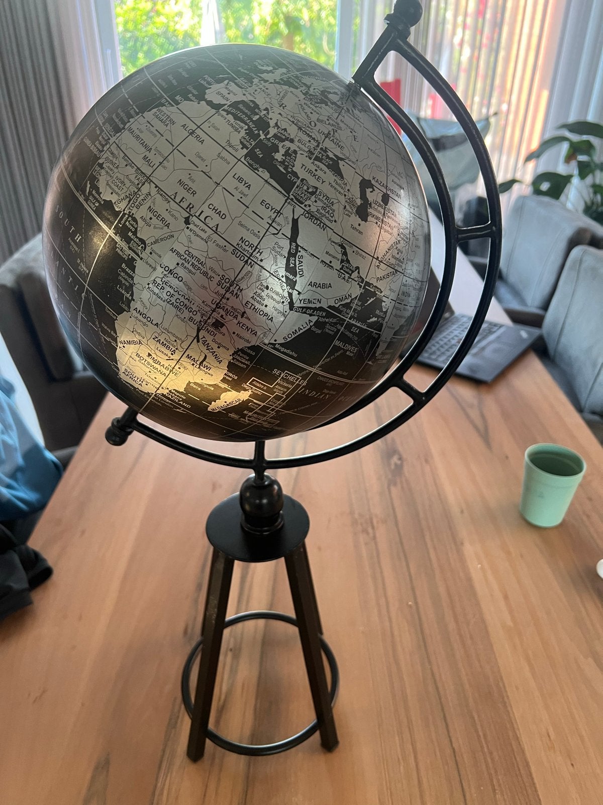 Stijlvolle Wereldbol op Standaard - Zwart/Zilver, Ophalen, Zo goed als nieuw