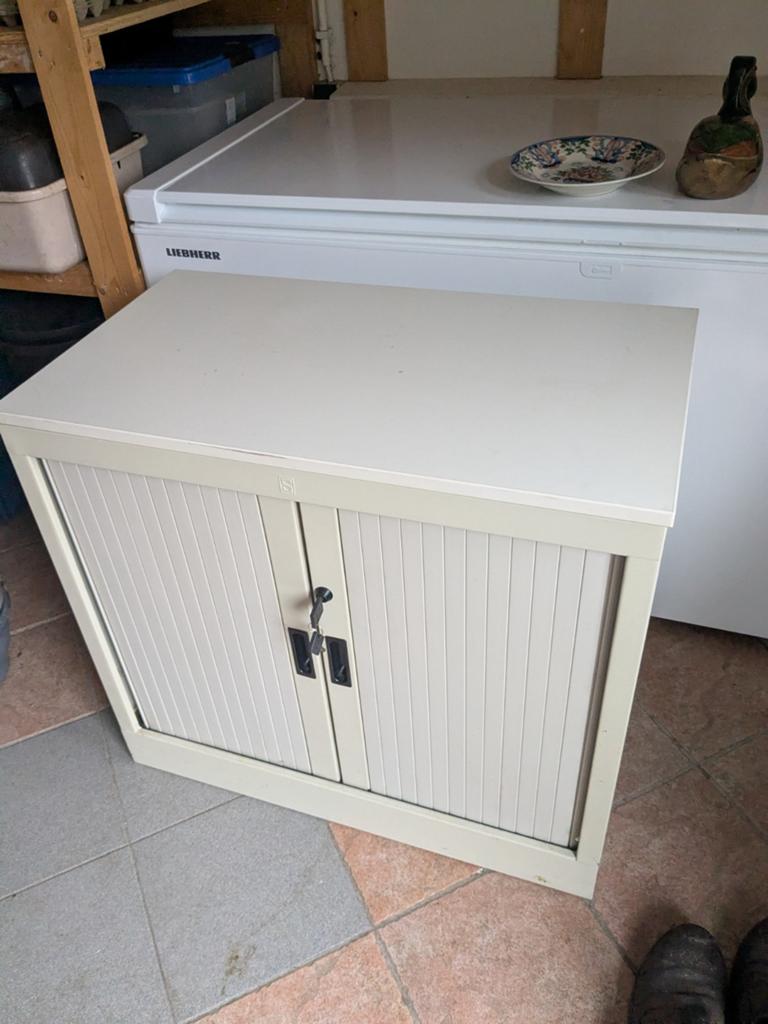 Metalen kast met roldeuren en slot, Ophalen, 50 tot 100 cm, Zo goed als nieuw, Met slot
