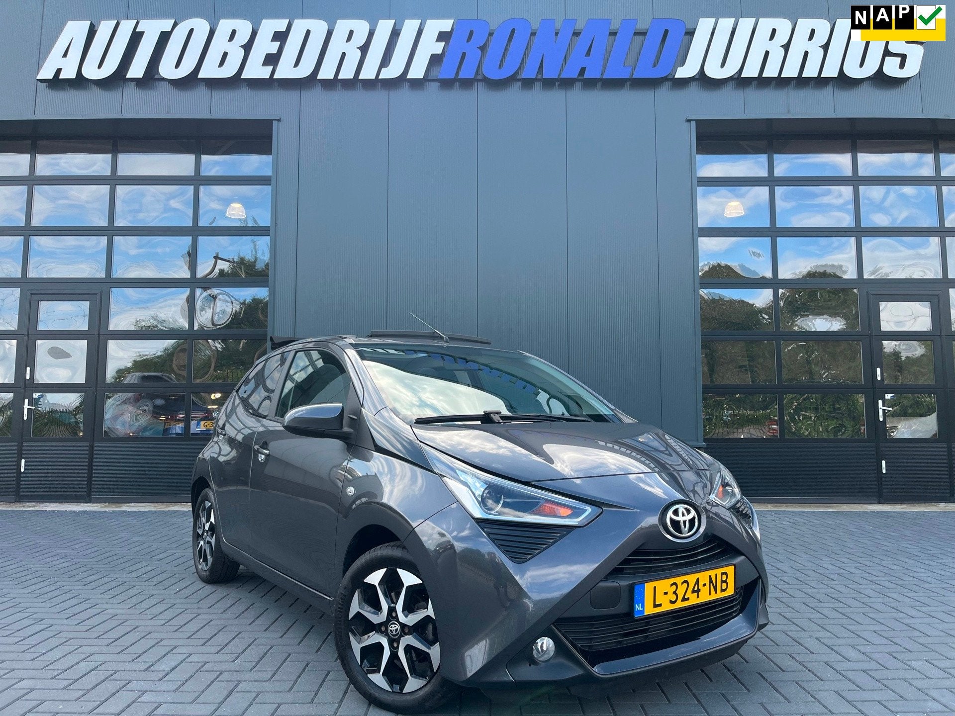 Toyota Aygo 1.0 VVT-i x-joy cabrio NLAuto/Automaat/Cabrio/Cl, Stof, Gebruikt, 4 stoelen, Origineel Nederlands