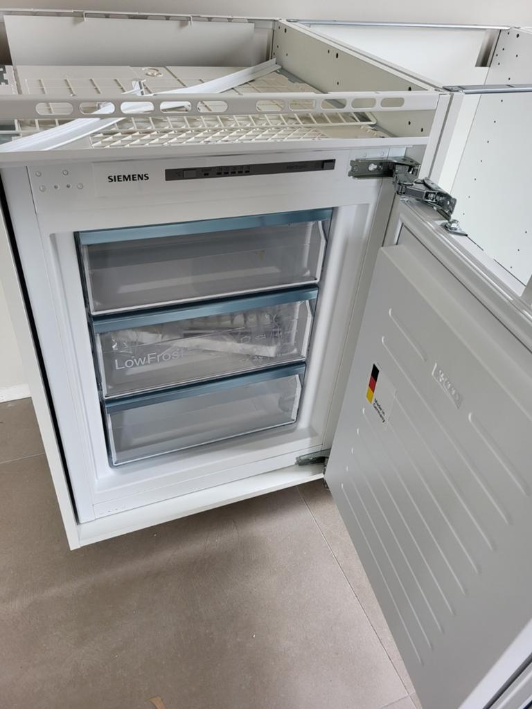 Siemens inbouwvriezer, Nieuw, Minder dan 60 cm, Inbouw, 160 cm of meer