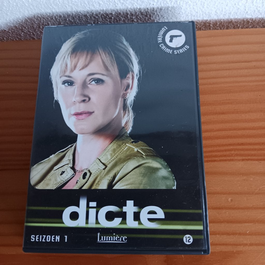 Dicte Seizoen 1 DVD - Crime Serie - Lumiere, Cd's en Dvd's, Nederlands, Ophalen of Verzenden, Inclusief doosje, Gebruikt