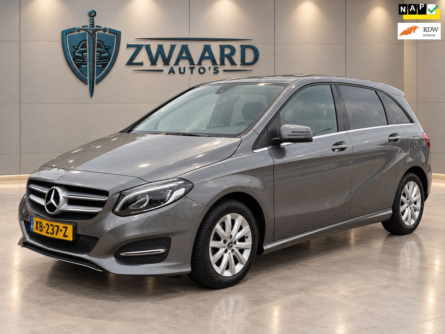 Mercedes-Benz B-klasse 180 Ambition l Airco l LED l Navi l V, Auto's, Dealer onderhouden, Gebruikt, 4 cilinders, 122 pk