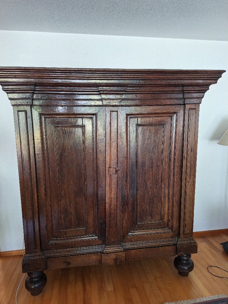 Antieken kast, Ophalen