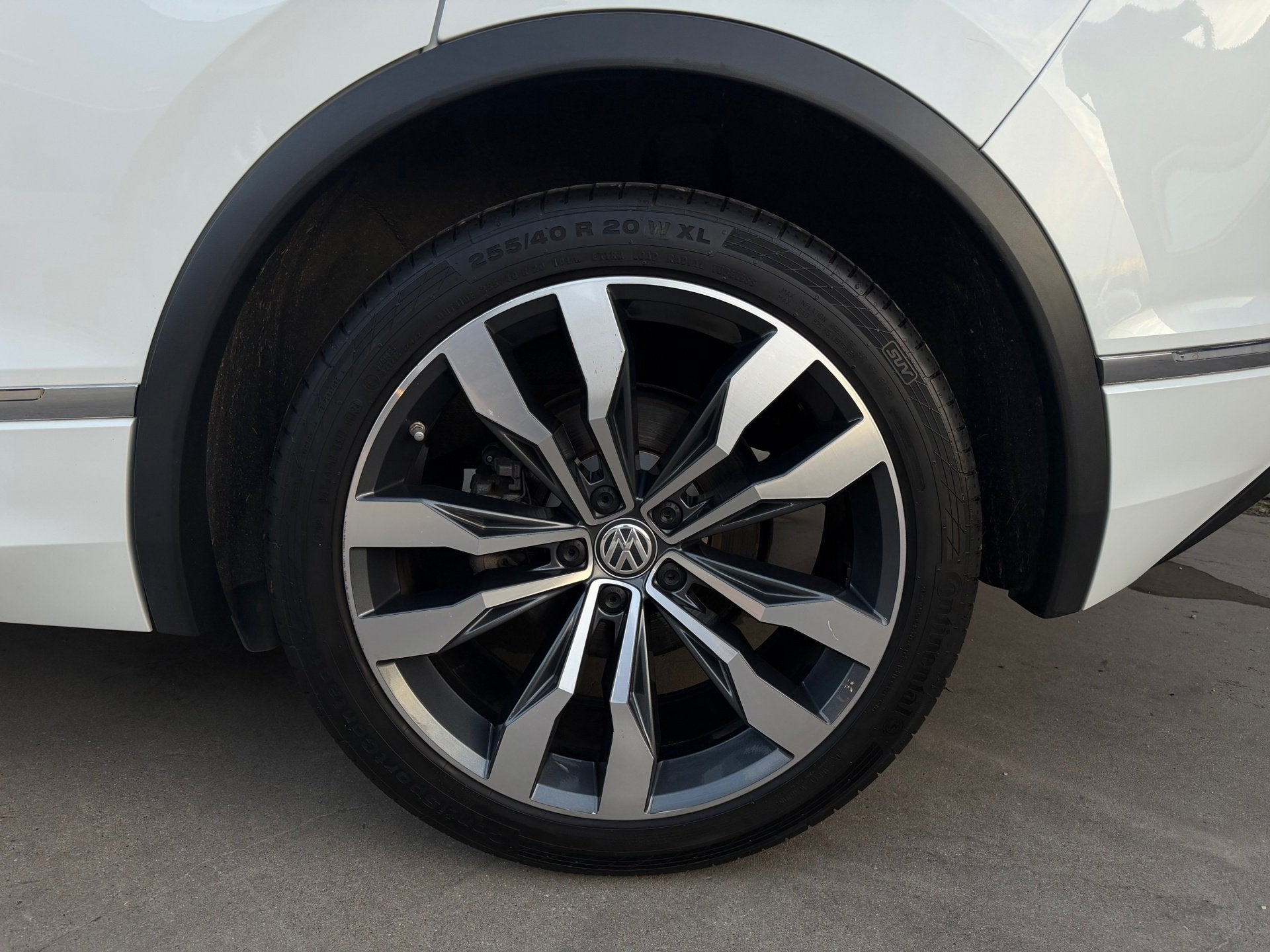 Volkswagen Tiguan 2.0 TSI 4Motion 3X R Line Pano Leder, Auto's, Automaat, Dealer onderhouden, Gebruikt, 4 cilinders