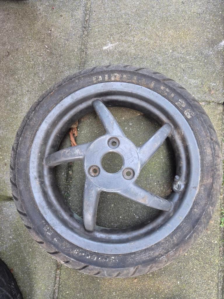 Aprilia SR achterwiel velg, Ophalen
