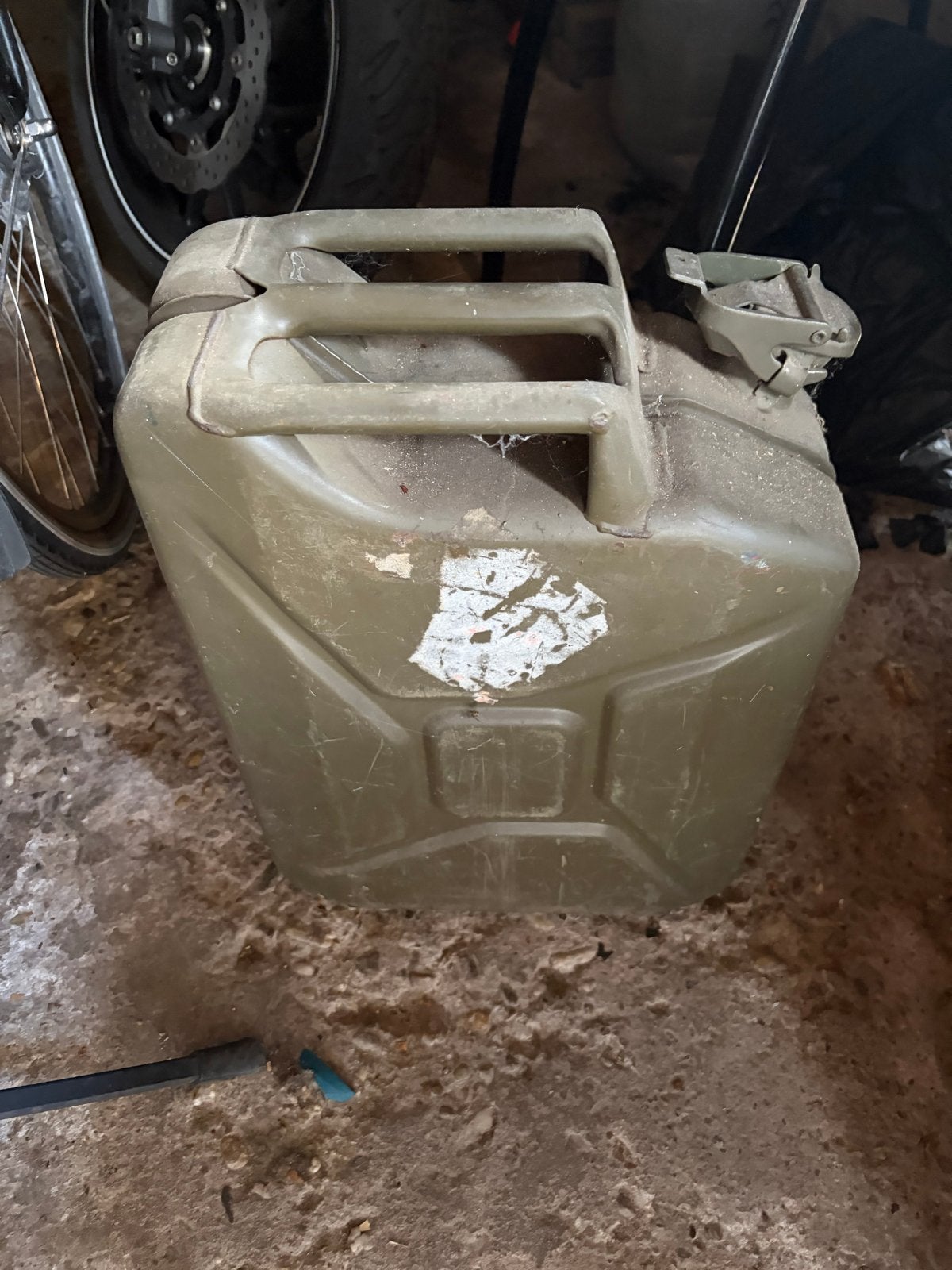 Oude militaire jerrycan - 20 liter, Ophalen of Verzenden