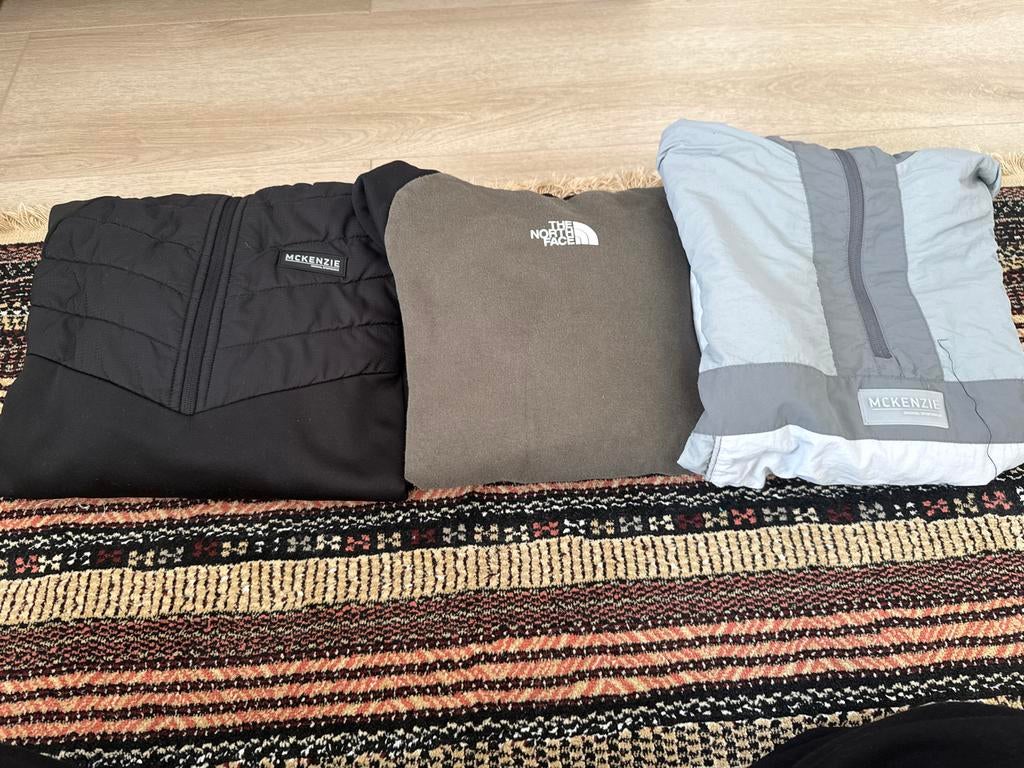 3 truien: McKenzie en The North Face (maat 12/13 jaar), Ophalen of Verzenden, Gebruikt, Jongen of Meisje
