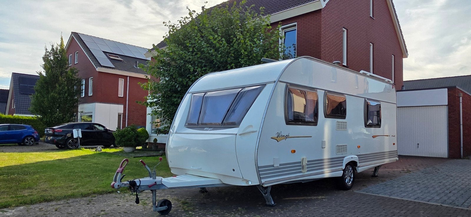 Mooie en complete Cristall 530TEB Wenge 531 caravan, Overige merken, Ringverwarming, Rondzit, Omvormbare zithoek