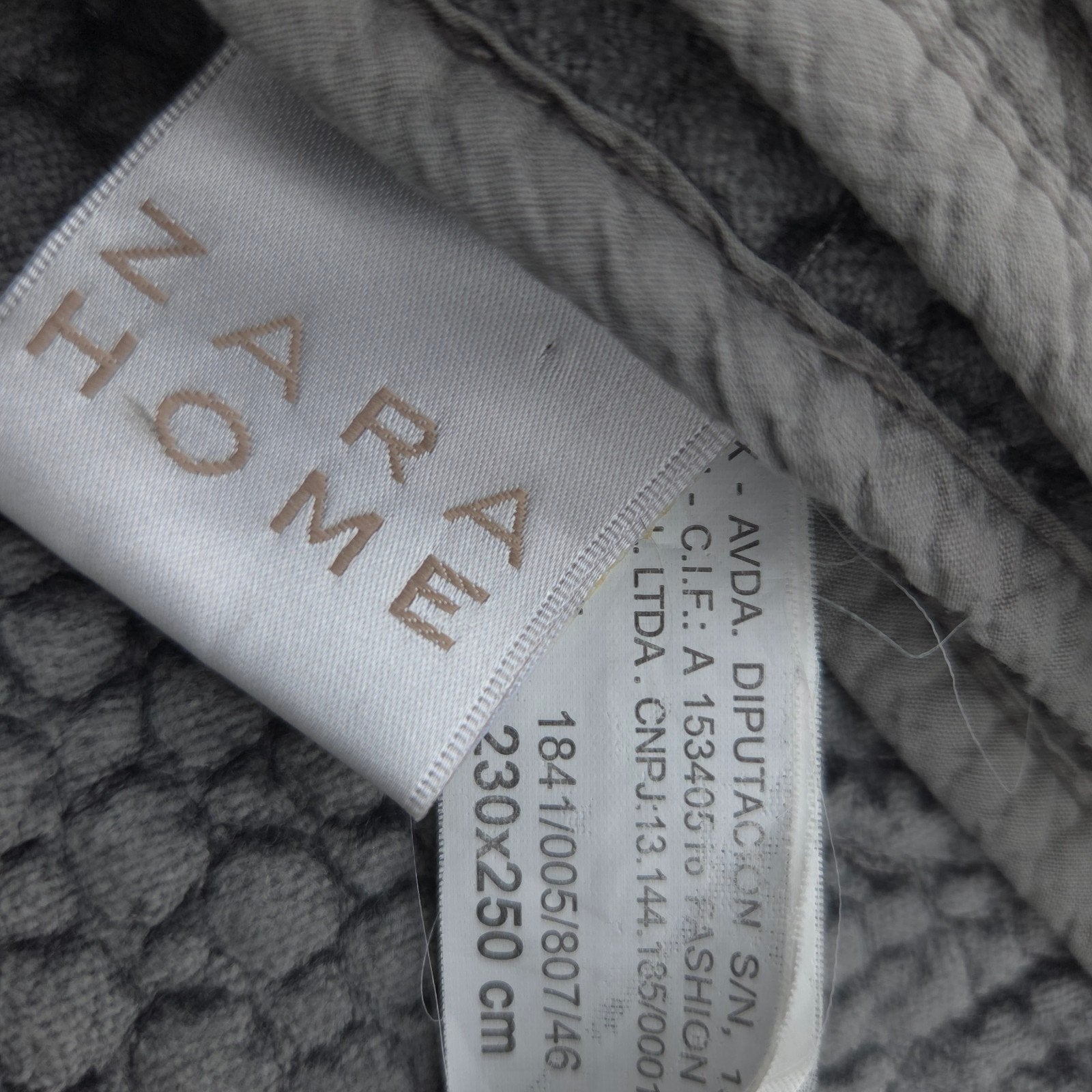 Zara Home. Kleed.Sprei.Doorgestikte deken/ kleed., Ophalen of Verzenden, 5 tot 10 m², Modern, Overige typen