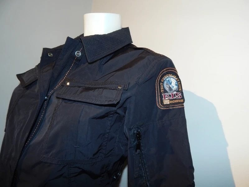 Parajumpers mooi jack zwart stevige stof embleem mouw S, Verzenden, Zwart, Parajumpers, Zo goed als nieuw