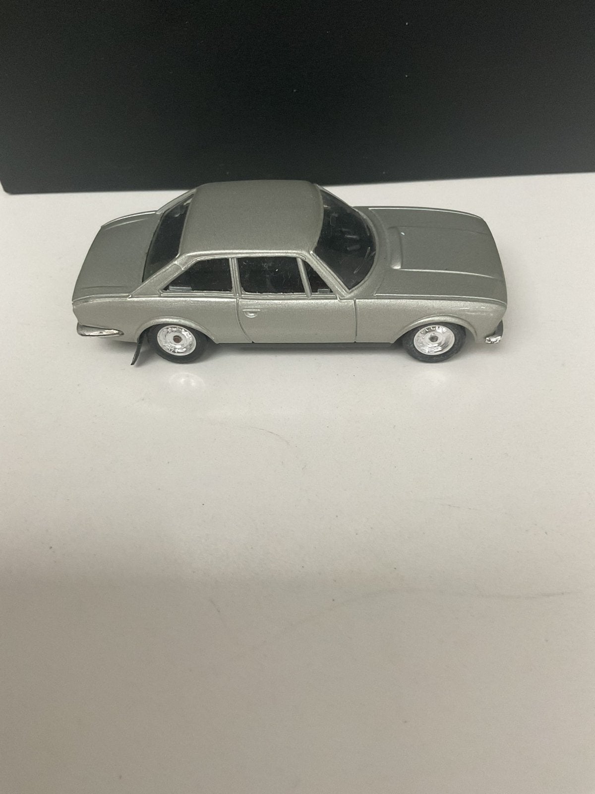 Peugeot 504 Coupe V6 zeer mooi 1:43, Hobby en Vrije tijd, Modelauto's | 1:43, Ophalen, Zo goed als nieuw