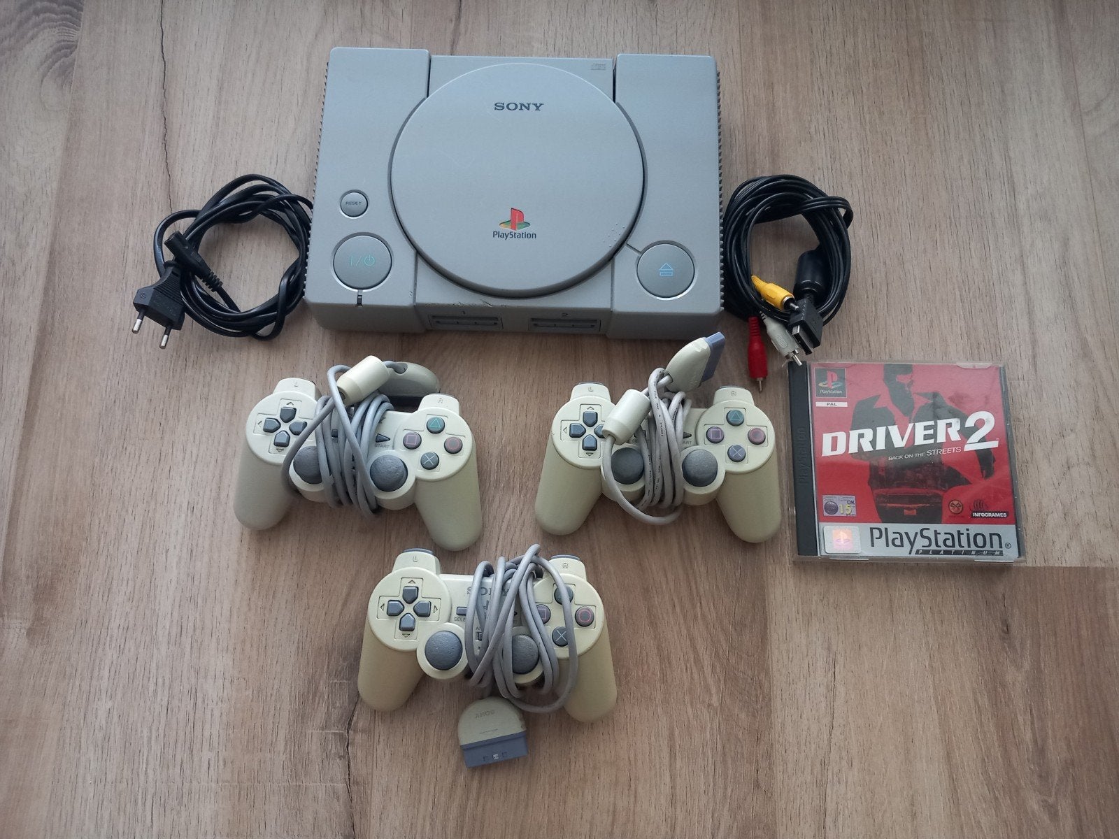 playstation een, Spelcomputers en Games, Ophalen, Met 2 controllers