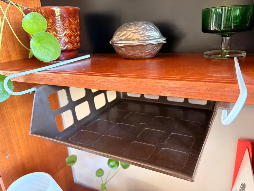Vinrage / retro Opbergmandje voor boekenkast of wanddplank, Huis en Inrichting, Woonaccessoires | Wandplanken en Boekenplanken