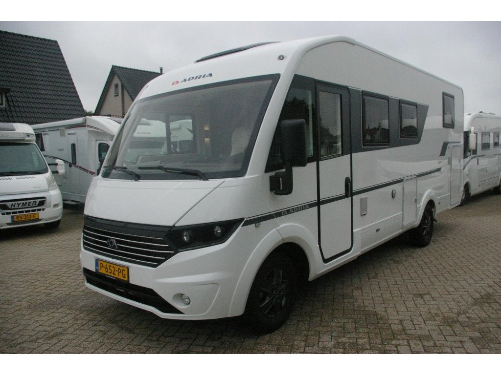 Adria Sonic Axess 700 SC Queensbed, Hefbed, XXL Garage., Caravans en Kamperen, Integraal, Verwarmde buitenspiegels, Ringverwarming