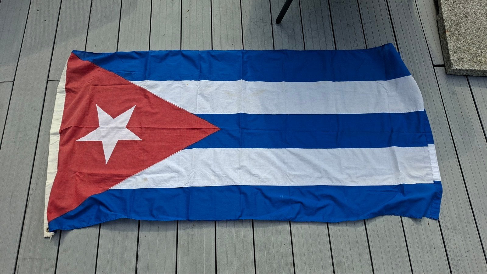 Vlag van Cuba, Ophalen, Zo goed als nieuw