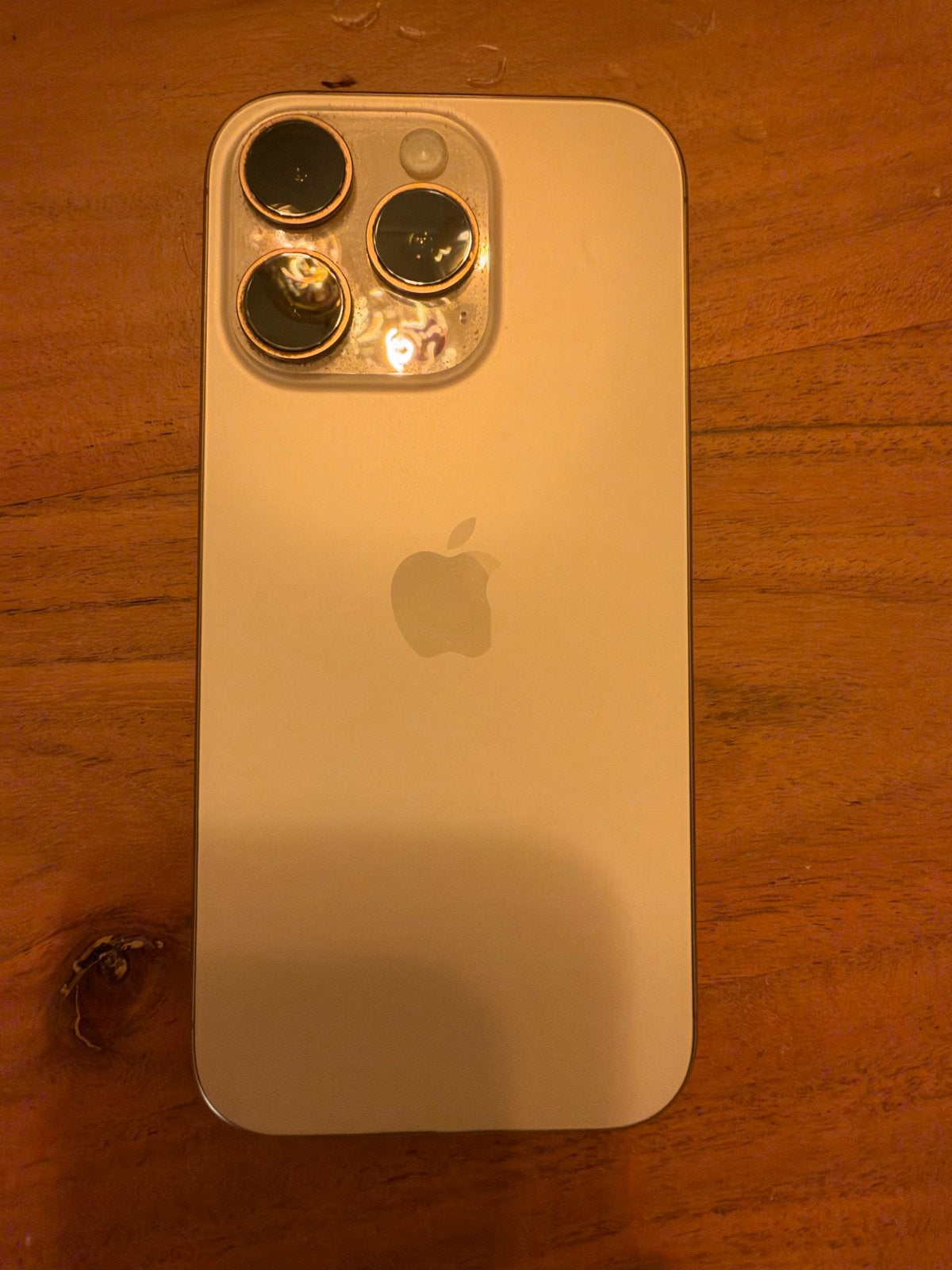 Foto 3 van iPhone 16 Pro Goud - Zo goed als nieuw