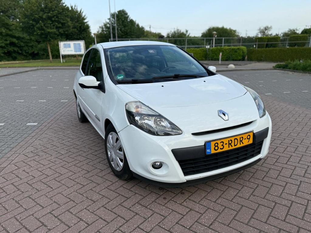 Renault Clio 1.5 DCI 65KW Euro-5 3D 2011 Wit, Auto's, Renault, Particulier, Clio, Diesel, A, Hatchback, Handgeschakeld, Origineel Nederlands