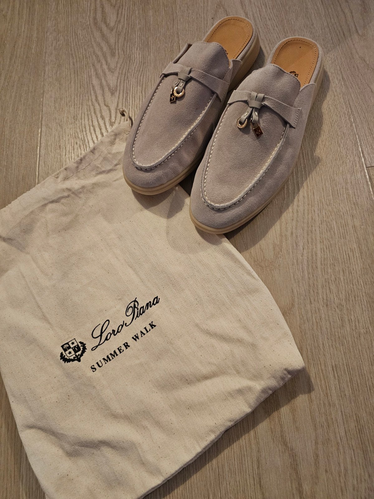 NIEUW loro piana slippers beige, Kinderen en Baby's, Ophalen of Verzenden, Nieuw, Jongen of Meisje, Muts
