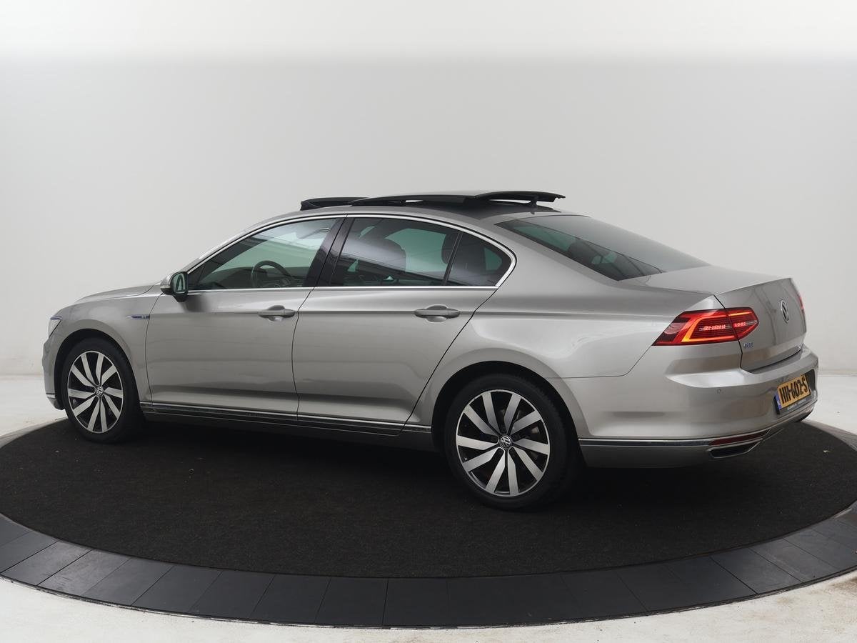 Volkswagen Passat 1.4 TSI GTE Highline | Panoramadak | Leder, Auto's, Volkswagen, Gebruikt, 4 cilinders, 1622 kg, Hybride Elektrisch/Benzine