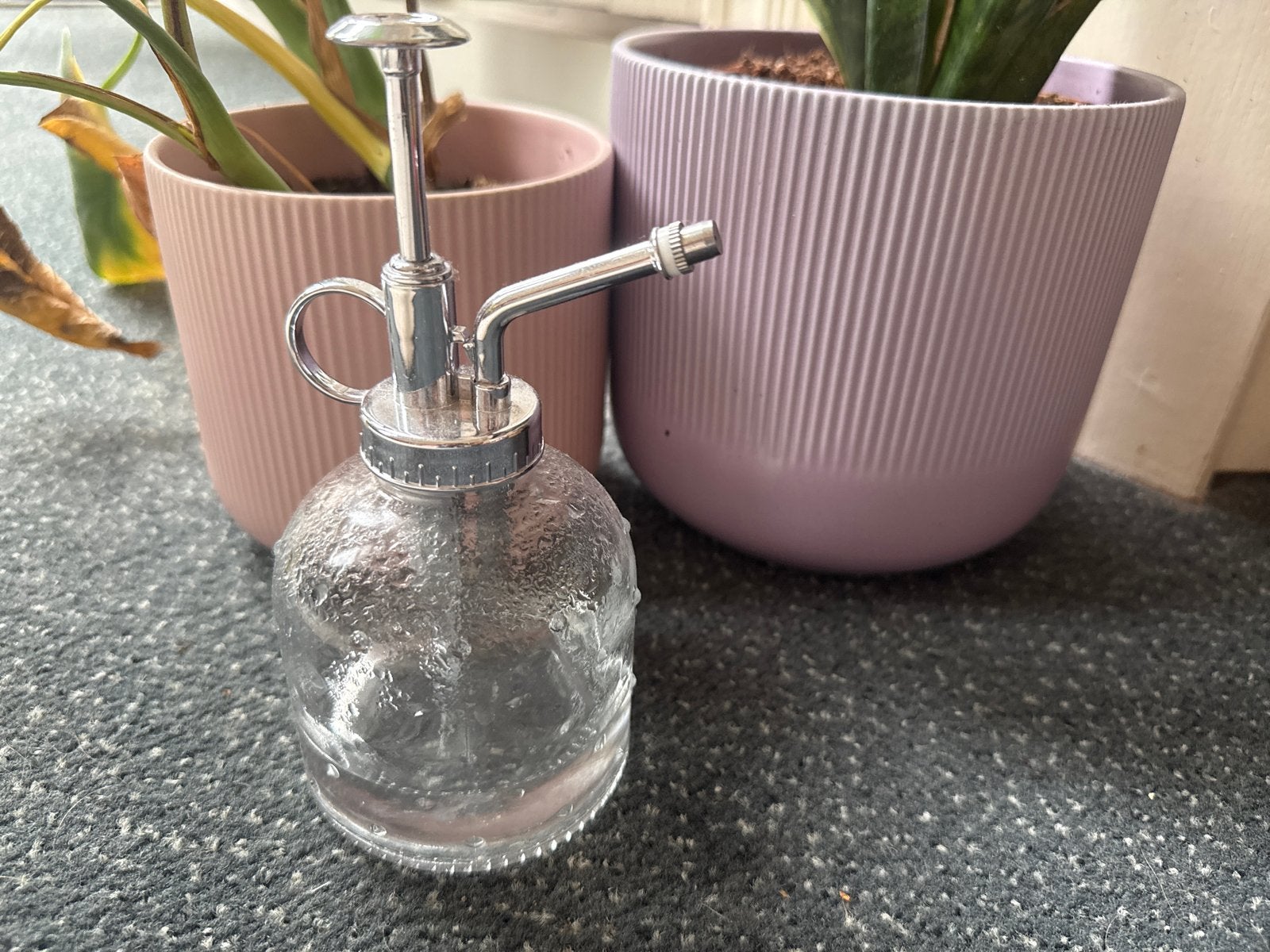 Bloempotten en plantenspuit, Ophalen, Kunststof, Gebruikt, Rond