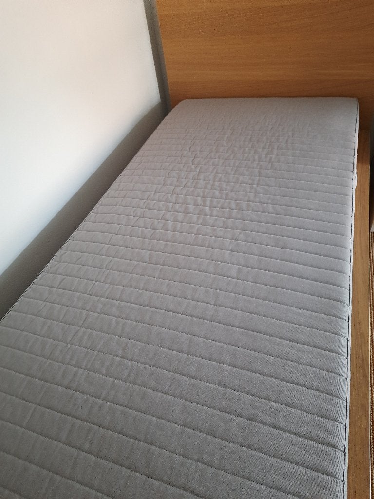 Eenpersoonsbed, merk Malm (Ikea) met lattenbodem en matras, Ophalen, Overige materialen, 90 cm, Zo goed als nieuw