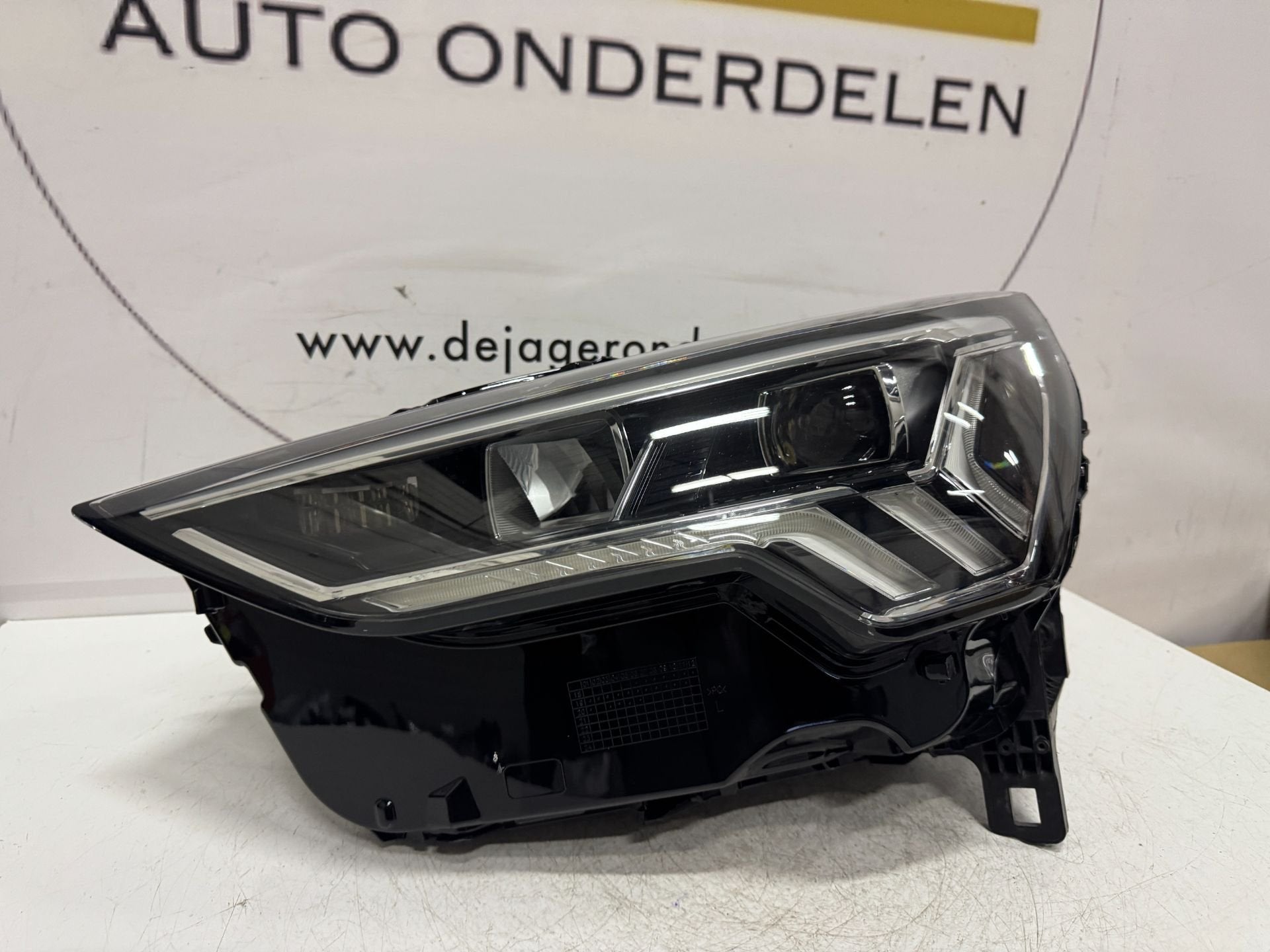 AUDI Q3 SQ3 F3 83A VOL LED KOPLAMP LINKS 83A941033, Gebruikt, AUDI AG, Auto-Union-Strasse 1
85045  Ingolstadt, DE, Kundenbetreuung@audi.de