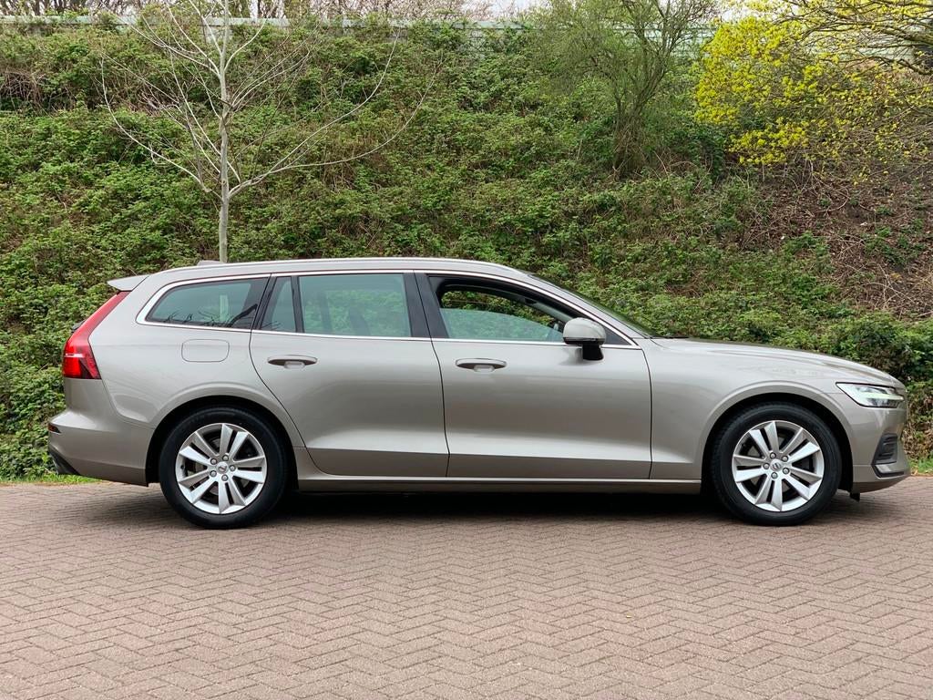 Volvo V60 2.0 D4 Inscription 190PK LEDER FULL 2021 DEALER OH, Auto's, Volvo, Gebruikt, Euro 6, Diesel, Bluetooth