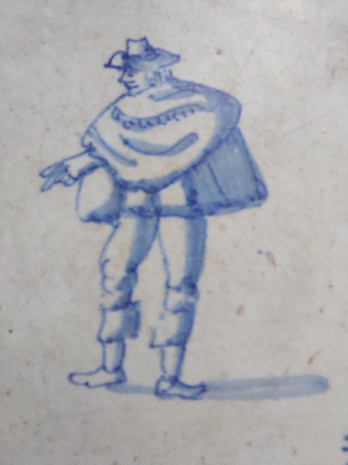 Antieke Delfts Blauwe Tegel met Figuur, Antiek en Kunst, Ophalen of Verzenden
