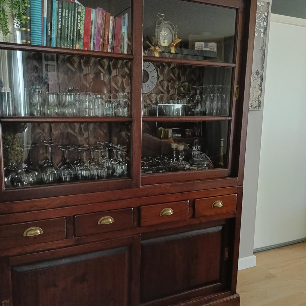 Te koop; koloniale teak buffet/vitrine kast in twee delen., Ophalen, 200 cm of meer, Glas, Koloniale teak buffet/vitrine kast