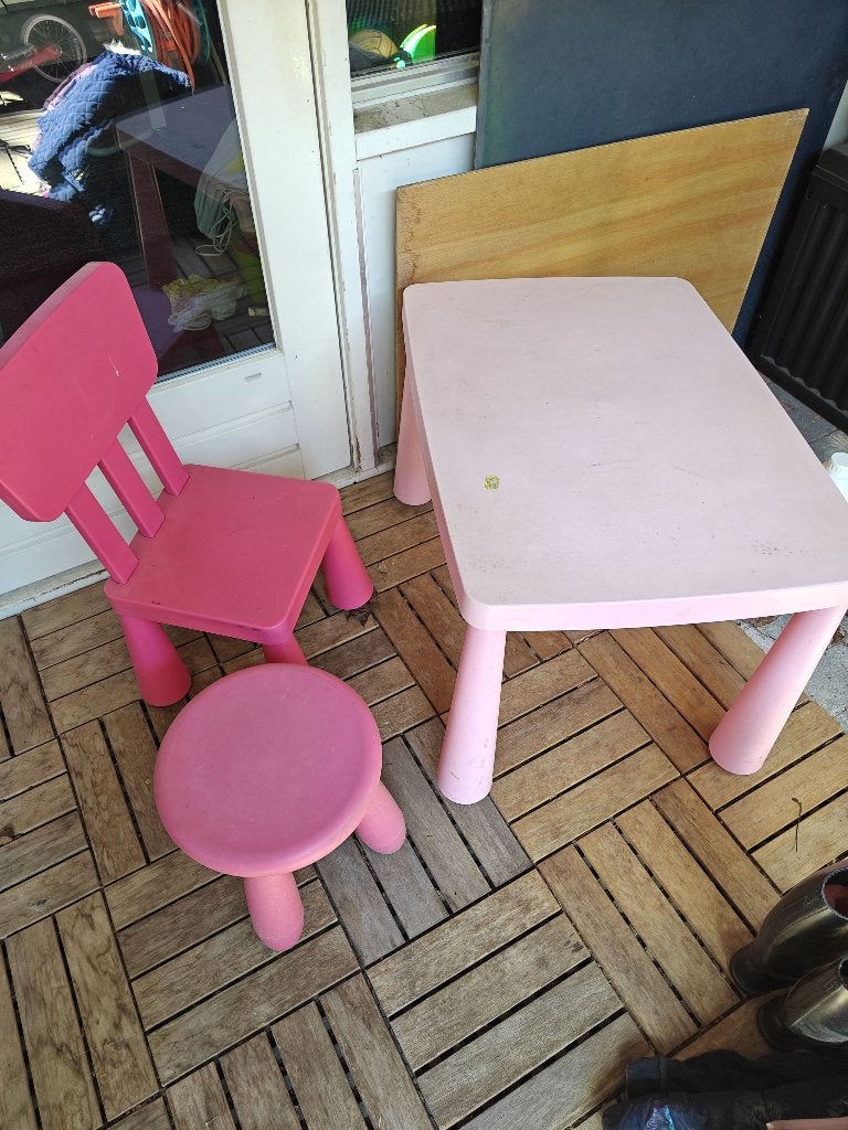 Ikea setje, tafel met kruk  en stoel, Kinderen en Baby's, Ophalen, Zo goed als nieuw