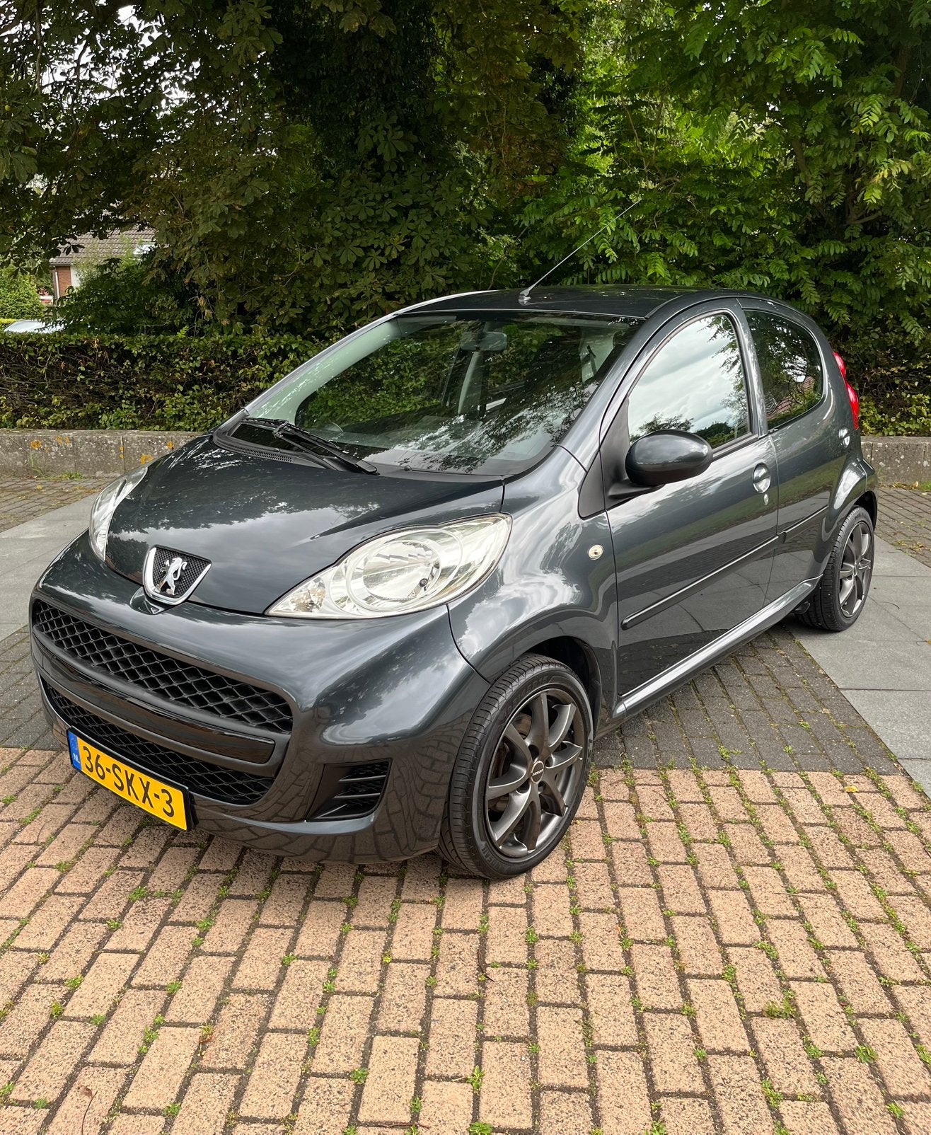 Peugeot 107 1.0 12V 5DR 2011 Grijs, Voorwielaandrijving, 4 stoelen, 68 pk, Origineel Nederlands