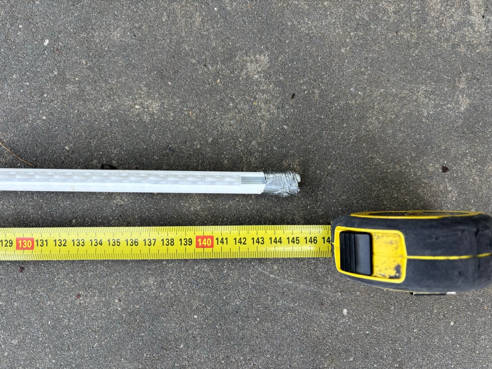 Gordijnrail met bocht, 146 cm lang, Ophalen, Inclusief montageonderdelen, Gebruikt, Wit