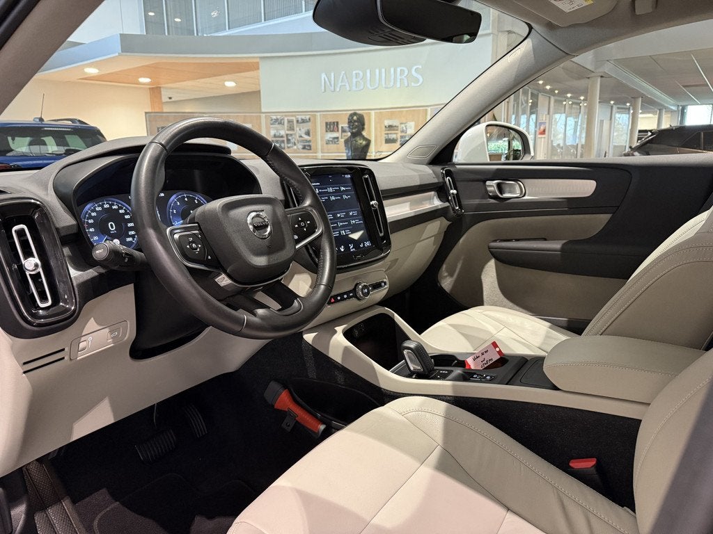 Volvo XC40 1.5 T2 Inscription Business Pro NL auto, Trekhaak, Auto's, Volvo, 12 maanden, Gebruikt, Wit, Bedrijf