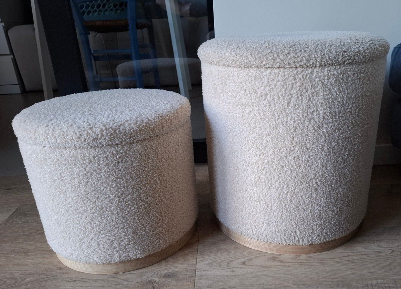 Set van 2 teddy poefjes met tray en opbergruimte, Huis en Inrichting, Ophalen, Hout, Minder dan 50 cm, Modern, Scandinavisch