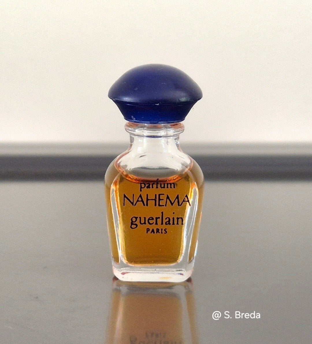 Guerlain - Nahema - Parfum miniatuur, Verzamelen, Parfumverzamelingen, Ophalen of Verzenden, Zo goed als nieuw, Miniatuur, Gevuld