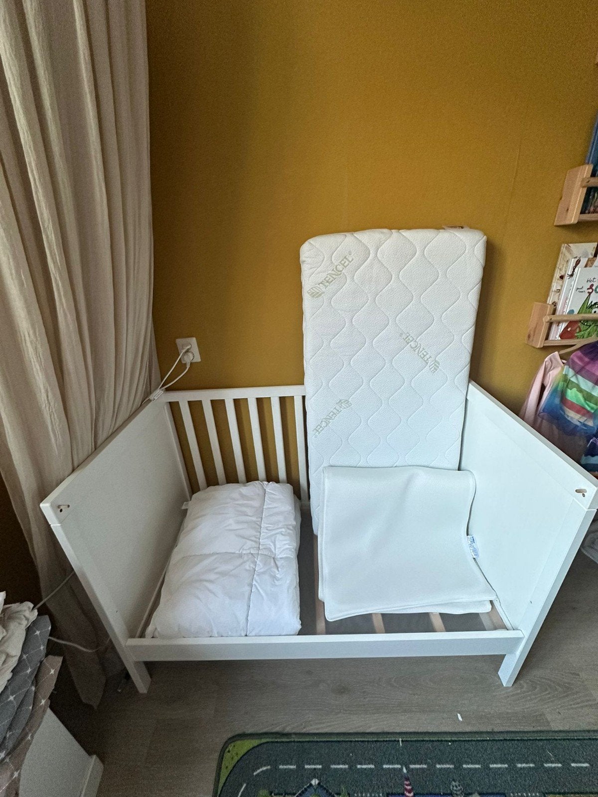Ikea Sundvik ledikant compleet met matras en toebehoren, Lattenbodem, Gebruikt, 70 tot 85 cm, 140 tot 160 cm
