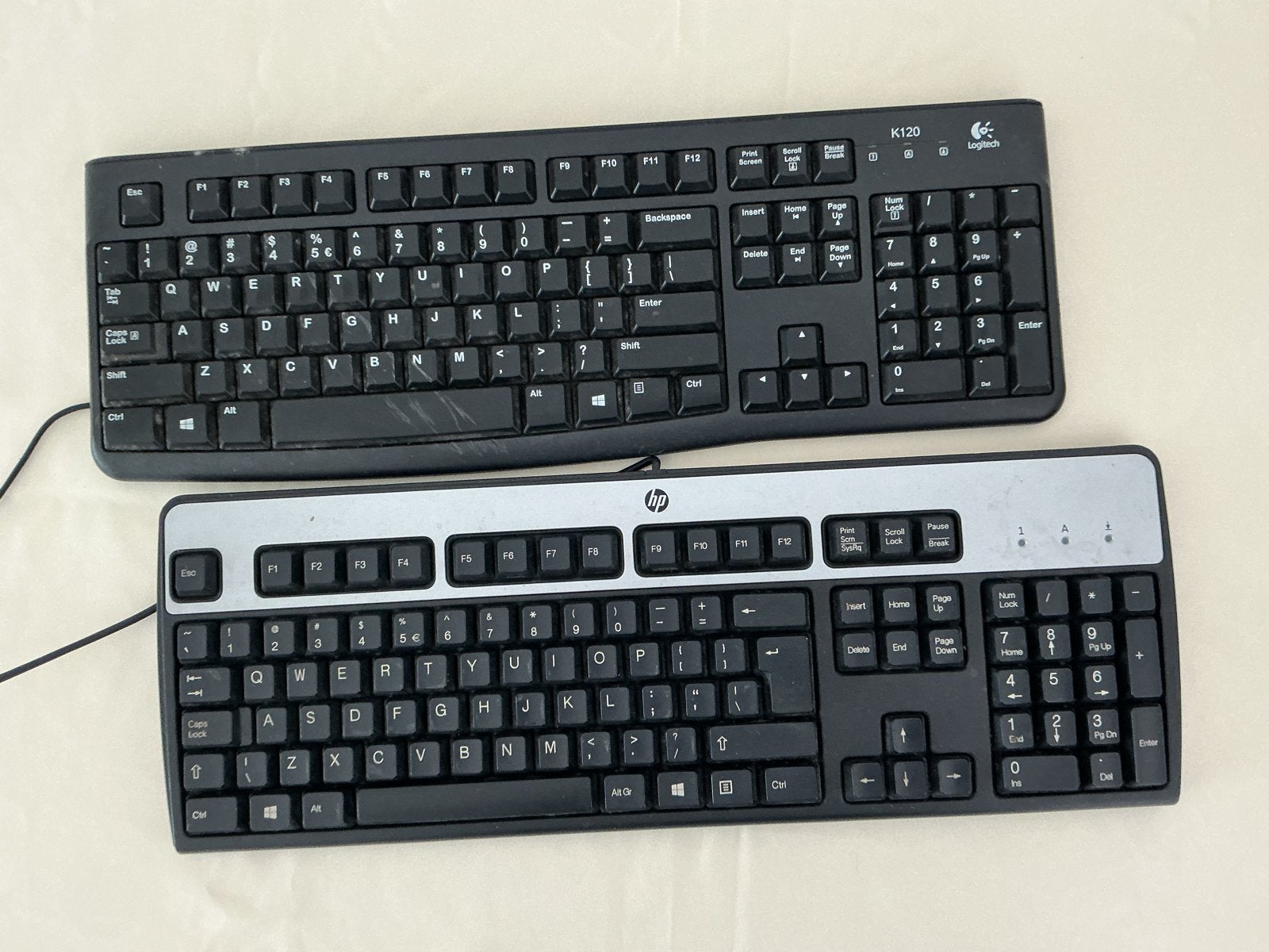 2 stuks 1 prijs - Logitech K120 en HP bedrade toetsenborden, Computers en Software, Toetsenborden, Gebruikt, Qwerty, Bedraad, Numeriek gedeelte