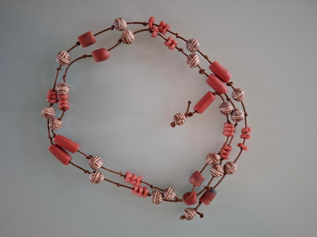 Afrikaanse handgemaakte ketting met kralen, Ophalen of Verzenden, Zo goed als nieuw, Beige, Overige materialen