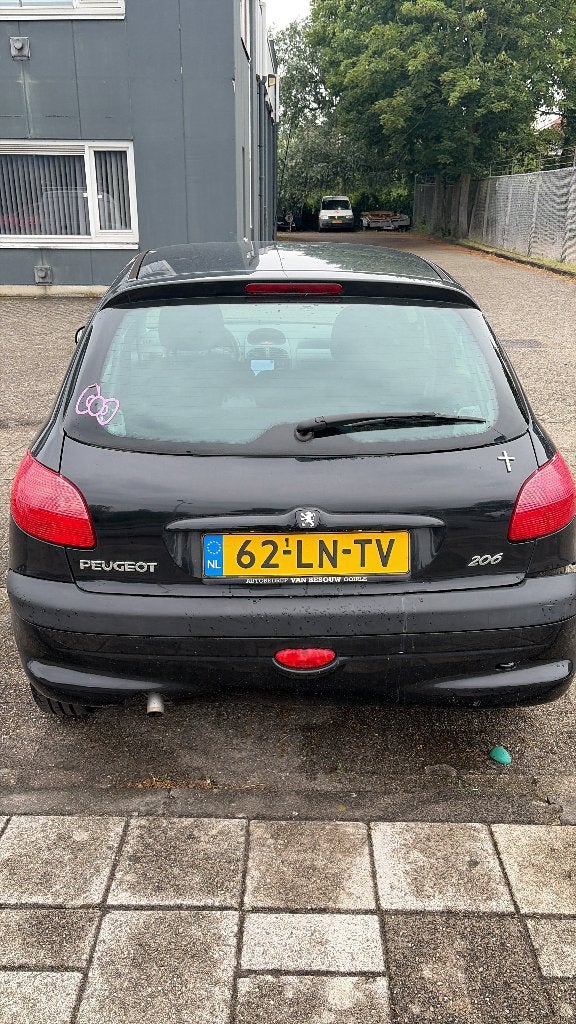 Peugeot 206 1.4 5D 2003 Zwart Bluetooth Apple CarPlay, Auto's, Voorwielaandrijving, 4 cilinders, Leder en Stof, Zwart