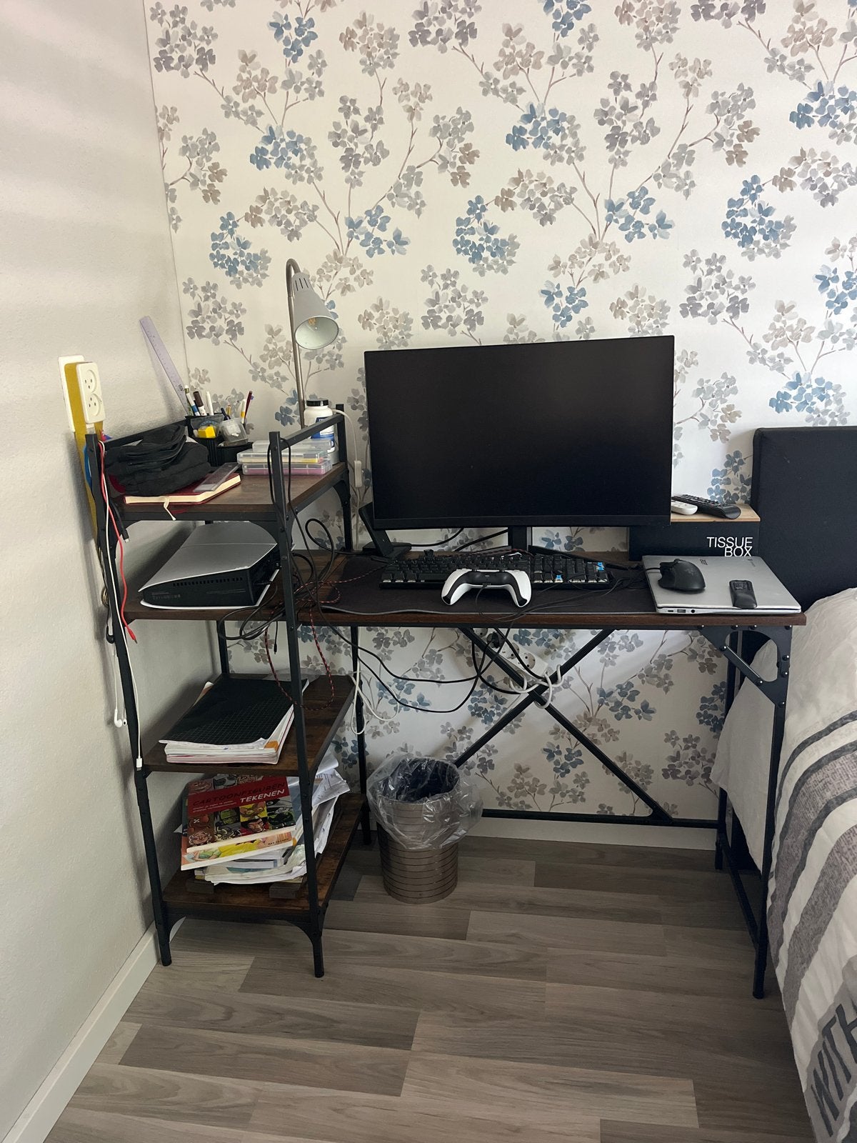 PC Bureau met Opbergrek - Zo goed als nieuw