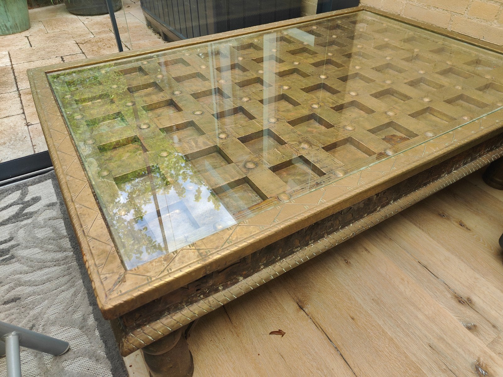 Unieke messing salontafel met glazen blad, Huis en Inrichting, Tafels | Salontafels, Gebruikt, 100 tot 150 cm, Rechthoekig, 50 tot 100 cm