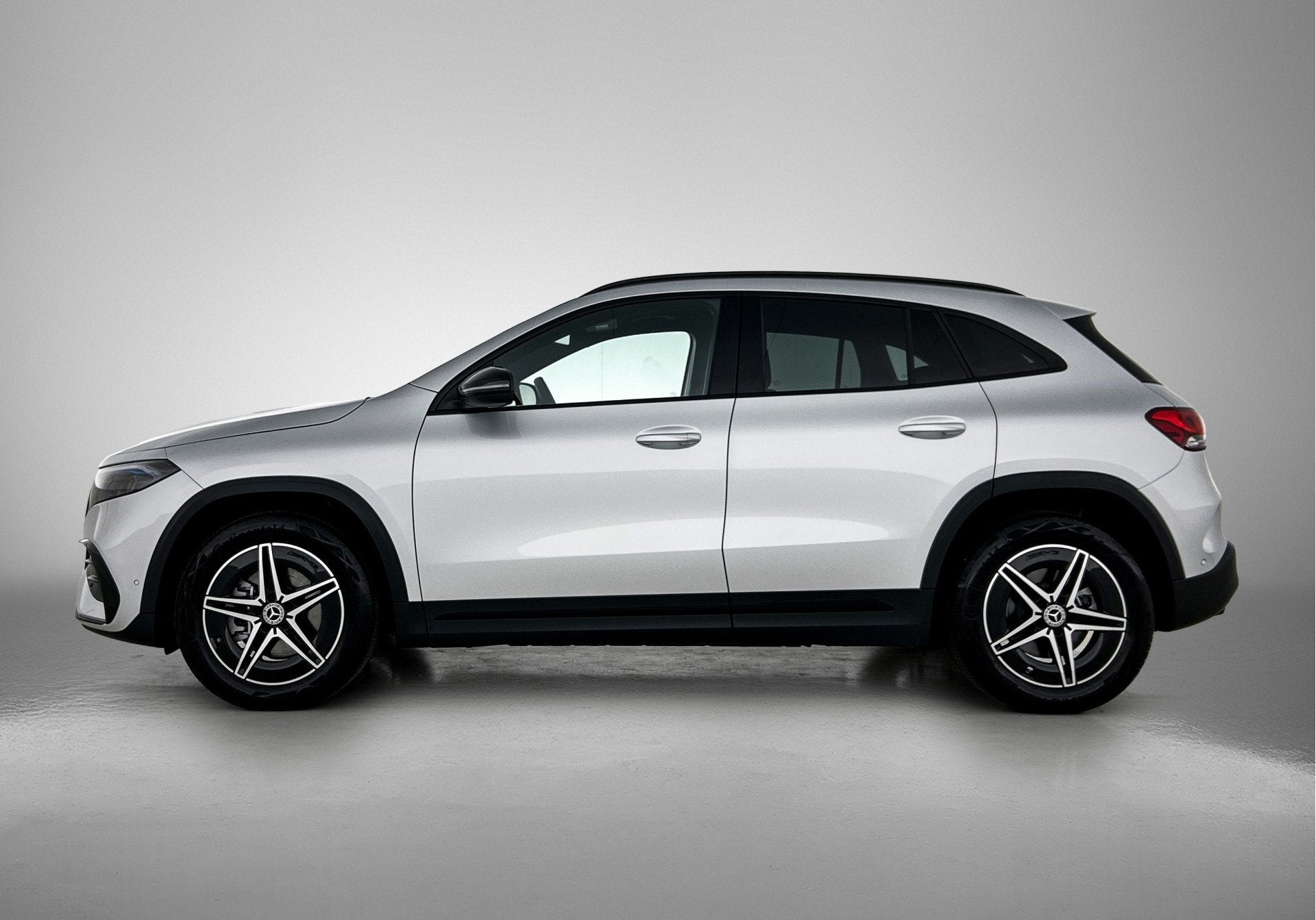 Mercedes-Benz EQA 250 AMG Line 67 kWh Stoelverwarming | Sfee, Gebruikt, 403 min, Te koop, 750 kg