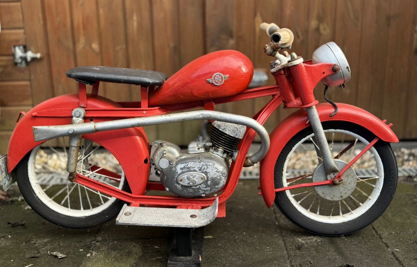 Hennecke motorfiets Kermis Carousel 

Te Koop: Unieke Hennec, Ophalen