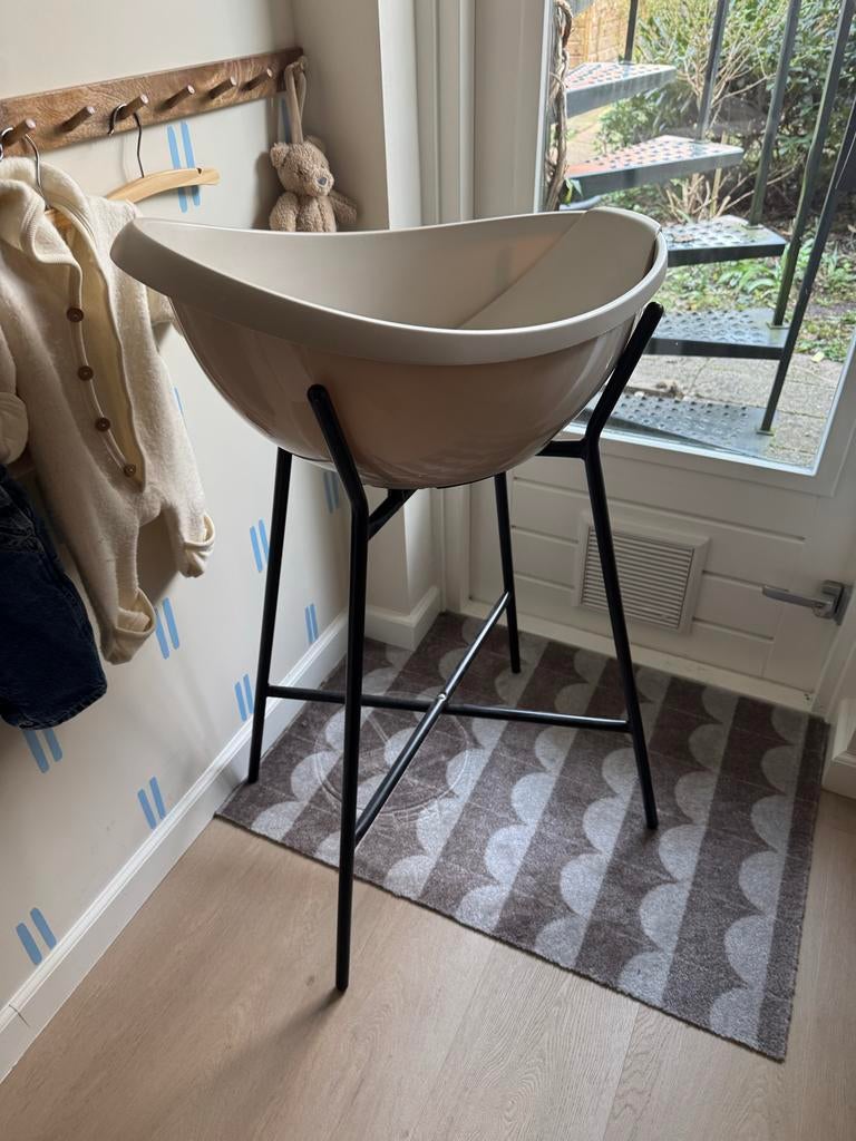 Puck baby badje beige met standaard, Kinderen en Baby's, Badjes en Verzorging, Zo goed als nieuw, Badje, Standaard, Ophalen