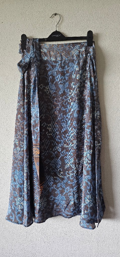 Wikkelrok van Sissel Edelbo - Maat S/M (22525), Maat 38/40 (M), Blauw, Gedragen, Onder de knie