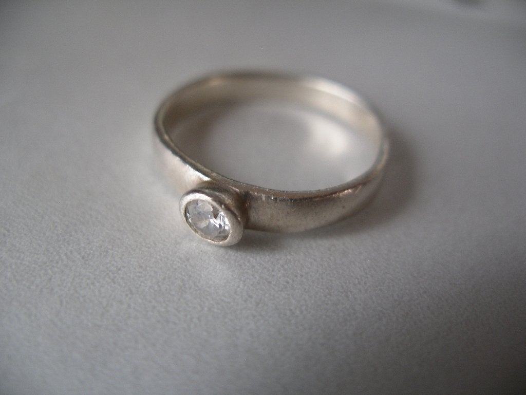 Een mooie Zilveren SIX Ring met 1 Zirkonia steentje, Verzenden, Zilver, Ring