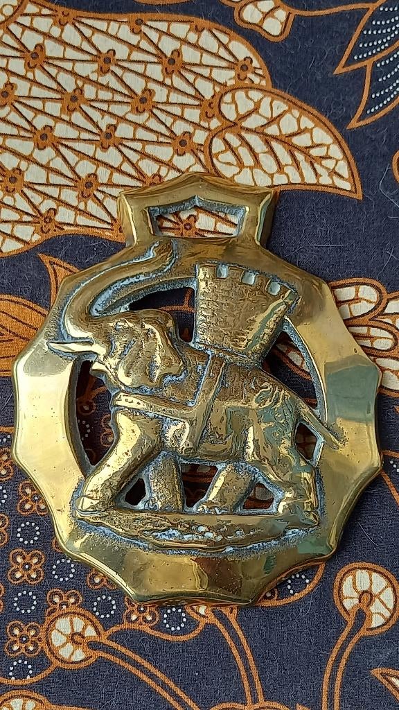 Grote antieke olifant en kasteel klepperman uit Engeland., Antiek en Kunst, Antiek | Koper en Brons, Ophalen of Verzenden, Koper
